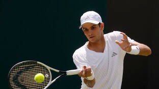 Rafa J&oacute;dar durante su partido ante Gill en Wimbledon