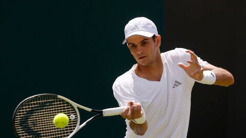 Rafa J&oacute;dar durante su partido ante Gill en Wimbledon