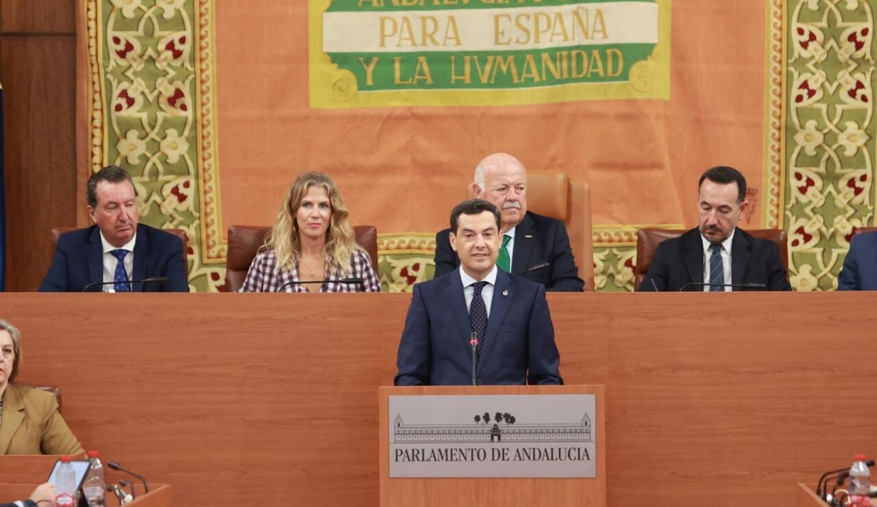 Juanma Moreno promete una "reforma profunda" del SAS y urge a "frenar el destrozo irreparable" por la huelga
