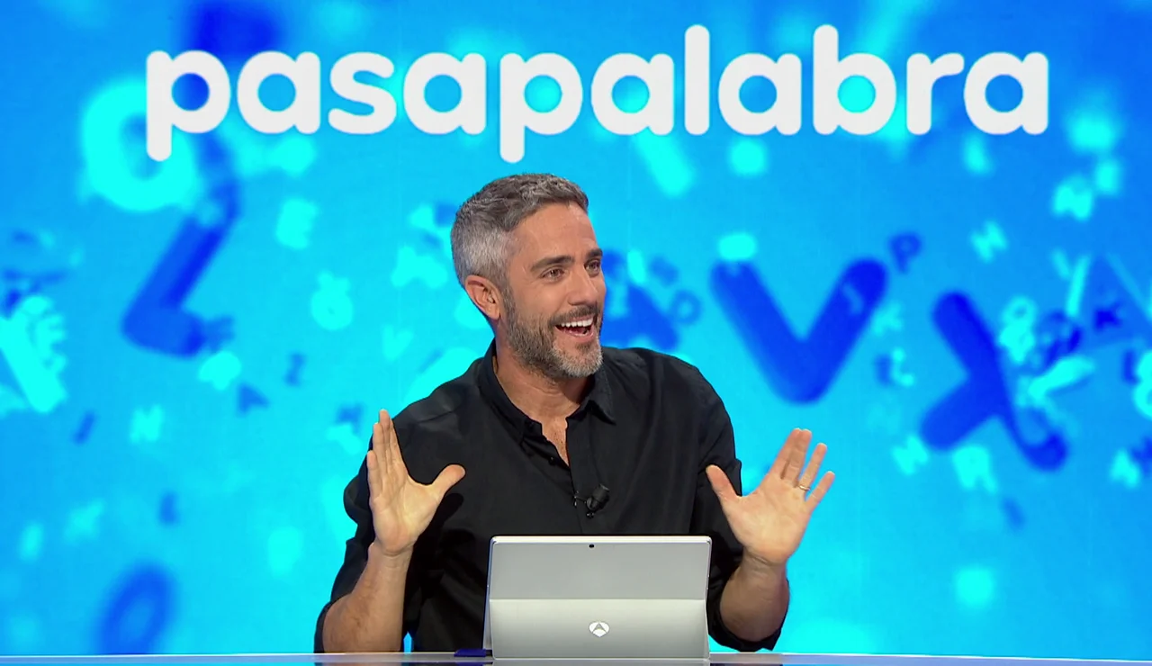 “¿Tú con esto llegaste al altar?”: el zasca de Javier que rompe a Roberto Leal en Pasapalabra