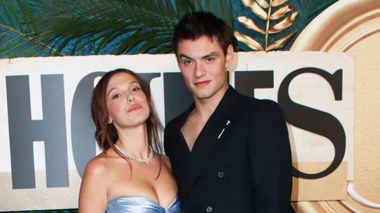 Louis Partridge y Millie Bobby Brown Louis Partridge y Millie Bobby Brown