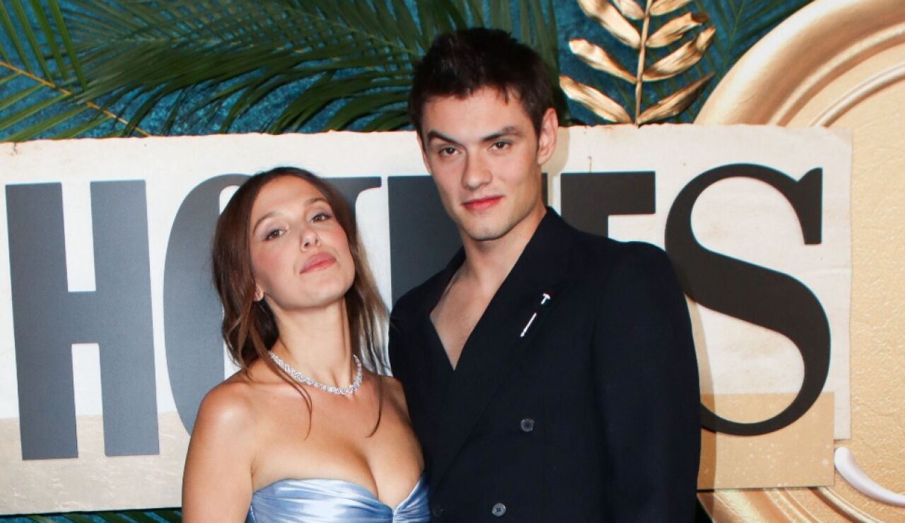 Louis Partridge y Millie Bobby Brown