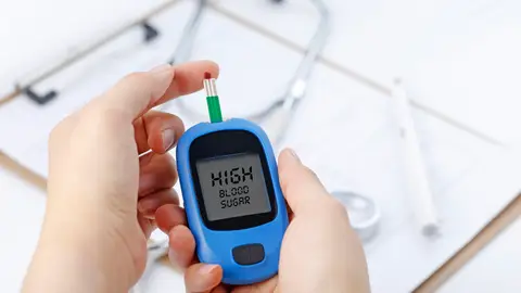Prueba de glucosa en sangre con resultado alto Prueba de glucosa en sangre con resultado alto