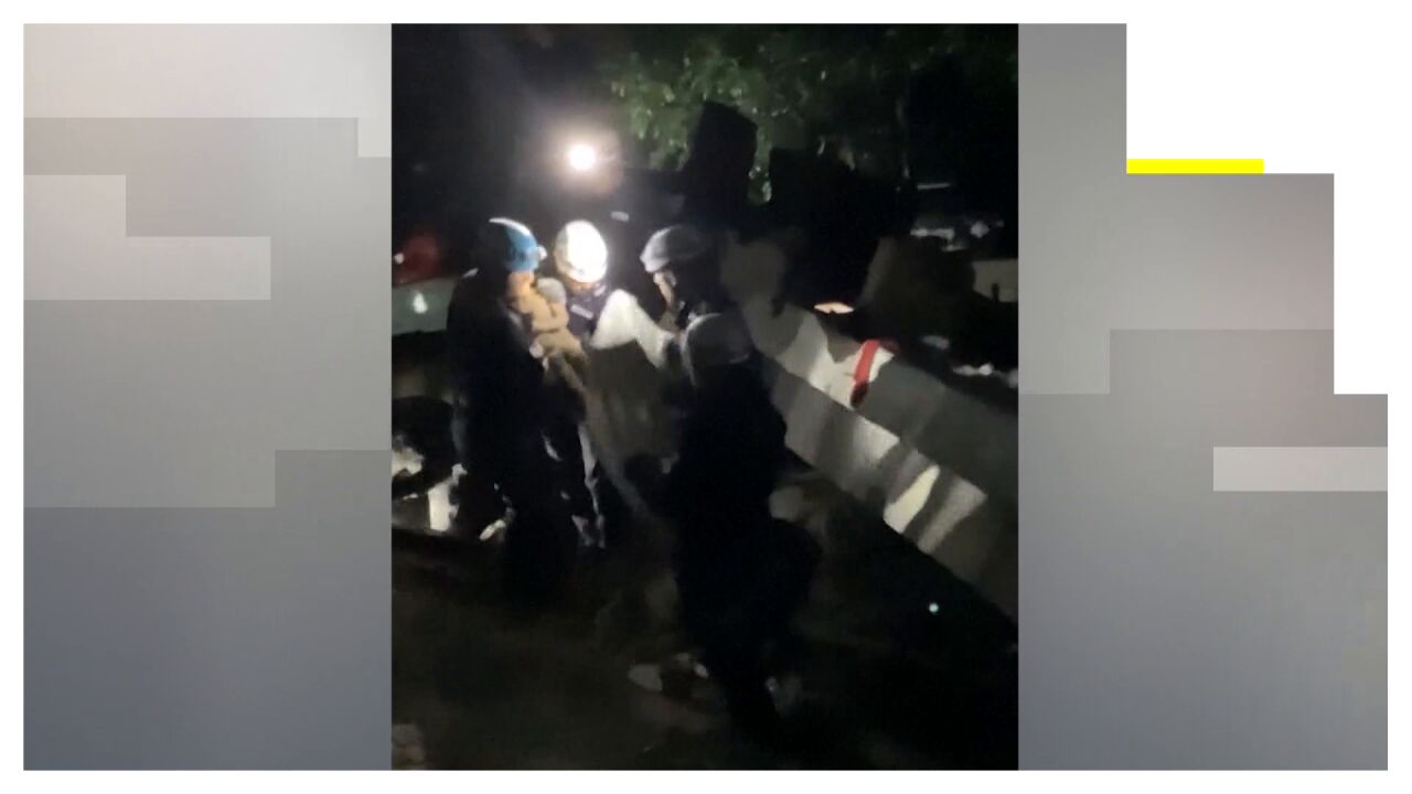 Rescatan a un niño de 12 años tras seis días bajo los escombros del terremoto en Venezuela