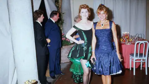 Baronesa Thyssen con un collar y pendientes de zafiro Baronesa Thyssen con un collar y pendientes de zafiro