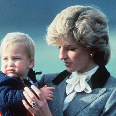 Diana de Gales con su hijo Guillermo en brazos