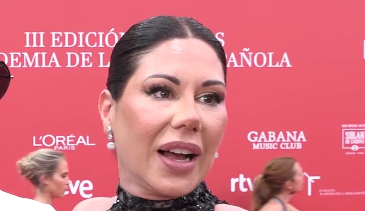 La cantante Tamara atendiendo a la prensa