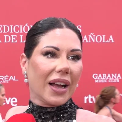La cantante Tamara atendiendo a la prensa
