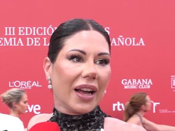 La cantante Tamara atendiendo a la prensa