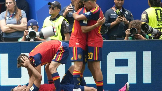 España vence con gran solvencia a Austria y espera rival en octavos España vence con gran solvencia a Austria y espera rival en octavos