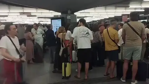 Una avería en un taller de Renfe provoca que ni entren ni salgan trenes desde Atocha Una avería en un taller de Renfe provoca que ni entren ni salgan trenes desde Atocha