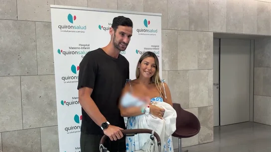 Sergio Rico y Alba Silva con su segundo hijo, Sergio Sergio Rico y Alba Silva con su segundo hijo, Sergio