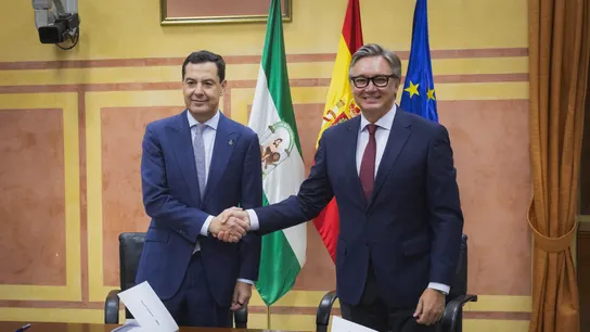 Imagen del líder popular, Juanma Moreno, junto al líder de Vox, Manuel Gavira Imagen del líder popular, Juanma Moreno, junto al líder de Vox, Manuel Gavira
