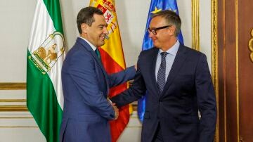 Imagen de Juanma Moreno, l&iacute;der del PP en Andaluc&iacute;a y de Manuel Gavira, l&iacute;der de Vox