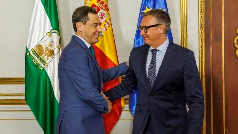 Imagen de Juanma Moreno, l&iacute;der del PP en Andaluc&iacute;a y de Manuel Gavira, l&iacute;der de Vox