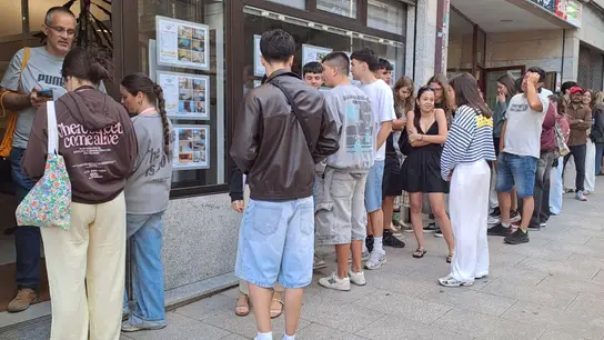 Colas para conseguir piso Colas para conseguir piso
