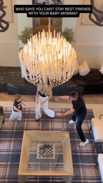 Frankie Muniz bailando junto a su exmujer y su hijo
