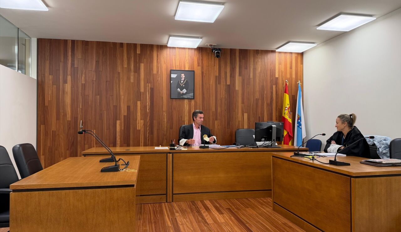 El juez y la fiscal, durante el juicio