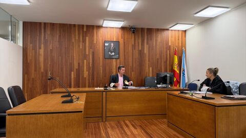 El juez y la fiscal, durante el juicio