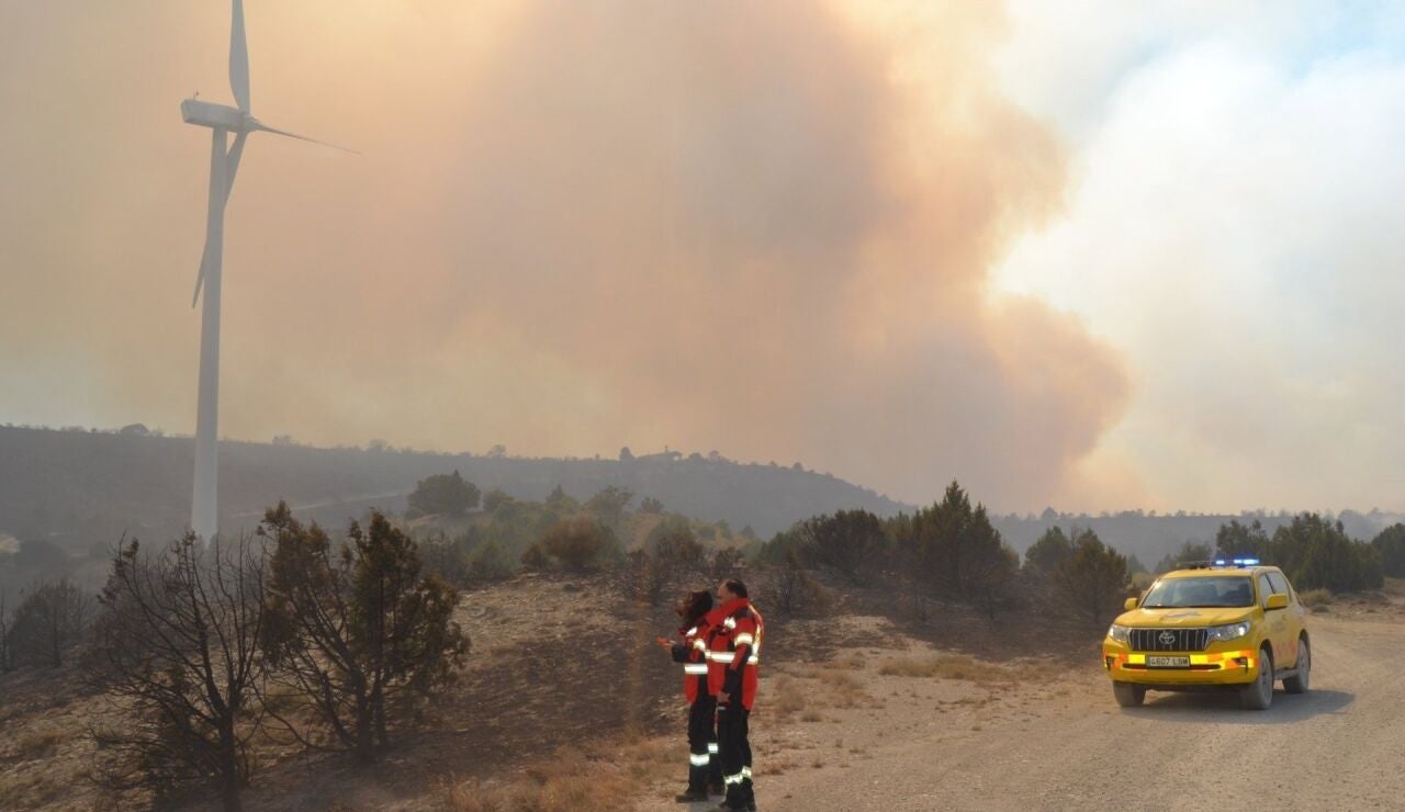 La C.Madrid env&iacute;a un helic&oacute;ptero de Bomberos a Zaragoza para colaborar en la extinci&oacute;n del incendio de Leci&ntilde;ena