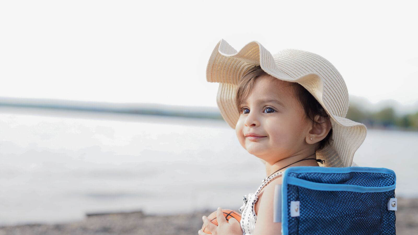 Sol, calor y mosquitos: cómo proteger la piel de tu bebé este verano