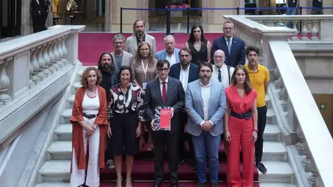 El presidente de la Generalitat, Salvador Illa, con representantes de ERC y de los Comuns y representantes de los agentes sociales El presidente de la Generalitat, Salvador Illa, con representantes de ERC y de los Comuns y representantes de los agentes sociales
