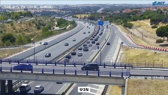 La DGT arranca la primera operación salida del verano en la que prevé 4,8 millones de desplazamientos La DGT arranca la primera operación salida del verano en la que prevé 4,8 millones de desplazamientos