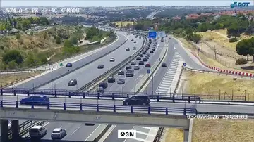 La DGT arranca la primera operación salida del verano en la que prevé 4,8 millones de desplazamientos La DGT arranca la primera operación salida del verano en la que prevé 4,8 millones de desplazamientos