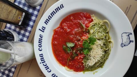 Salsa de pesto y salsa de tomate