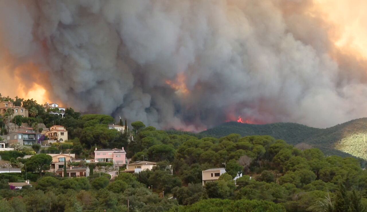 Confinan a 150 ni&ntilde;os de una casa de colonias y varias zonas de la Bisbal d'Empord&agrave; y Santa Cristina d'Aro por un incendio forestal
