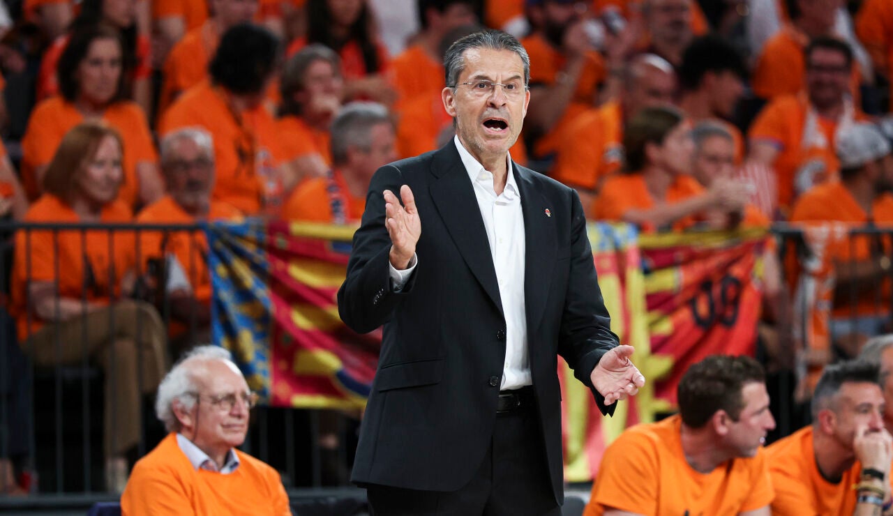 Pedro Mart&iacute;nez, en un partido con Valencia Basket