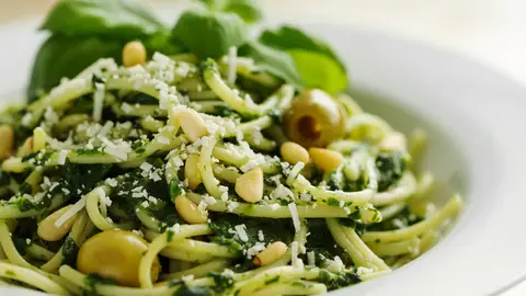 Espaguetis al pesto Espaguetis al pesto