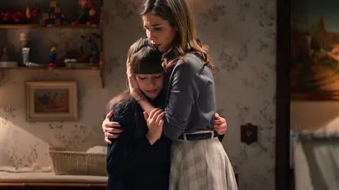“Dicen que eres una cualquiera”: Julia se pelea en el colegio por defender a Begoña “Dicen que eres una cualquiera”: Julia se pelea en el colegio por defender a Begoña
