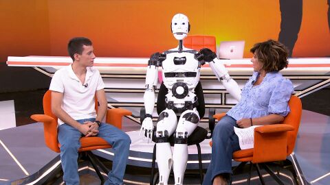 Sergio Rojas, el joven de 16 a&ntilde;os que ha construido un robot humanoide: "No va a ser un amigo, pero s&iacute; un acompa&ntilde;ante"