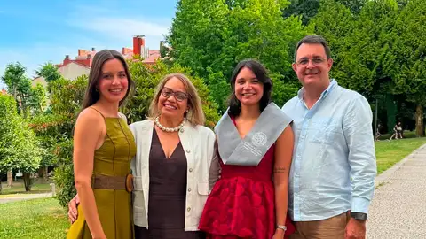 Una familia de La Guaira se salva del terremoto al estar en Galicia: “No sabemos a dónde vamos a volver” Una familia de La Guaira se salva del terremoto al estar en Galicia: “No sabemos a dónde vamos a volver”