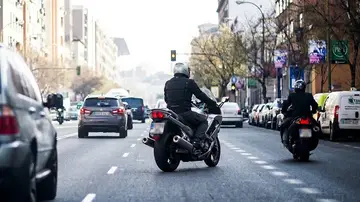 Imagen de un motorista Imagen de un motorista