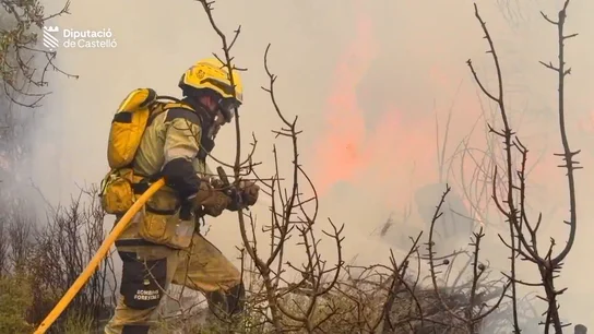 Dos incendios forestales declarados en los municipios castellonenses de Eslida y Artana, qhan sido controlados tras calcinar 1,5 y 8 hectáreas, respectivamente, y podrían haber sido intencionados. Incendios forestales