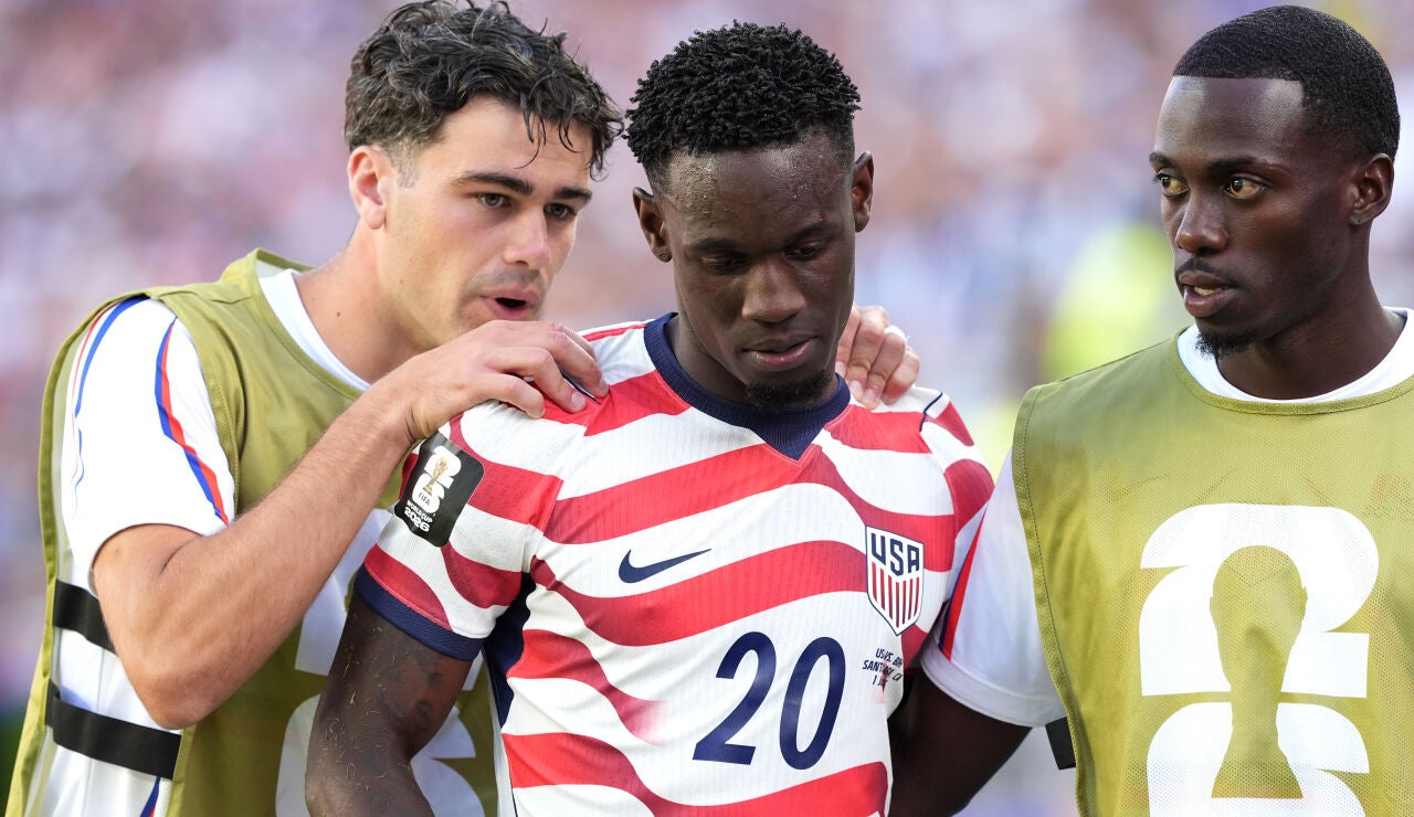 Folarin Balogun, tras ser expulsado ante Bosnia