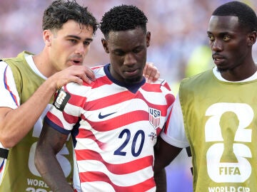 Folarin Balogun, tras ser expulsado ante Bosnia