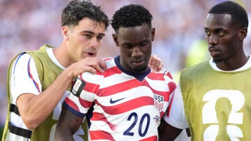 Folarin Balogun, tras ser expulsado ante Bosnia