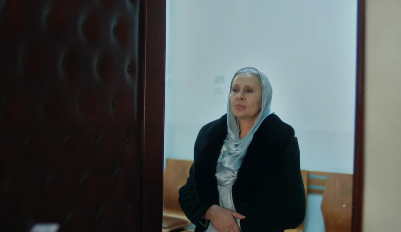 Sadakat se niega a dejar que Nare y Oskan se divorcien: “Los problemas entre ellos son triviales”