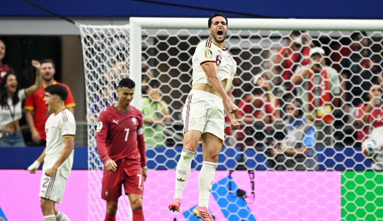 Mikel Merino celebra su gol ante Portugal en Dallas