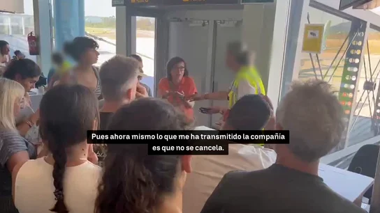 Atrapados en un avión a 40 grados. Atrapados en un avión a 40 grados.