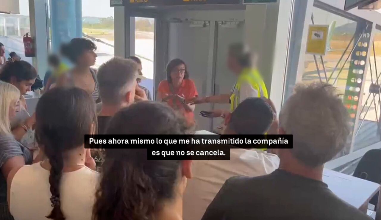 Atrapados en un avi&oacute;n a 40 grados.