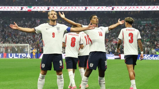 Kane y Bellingham celebran ante su afici&oacute;n en el Azteca