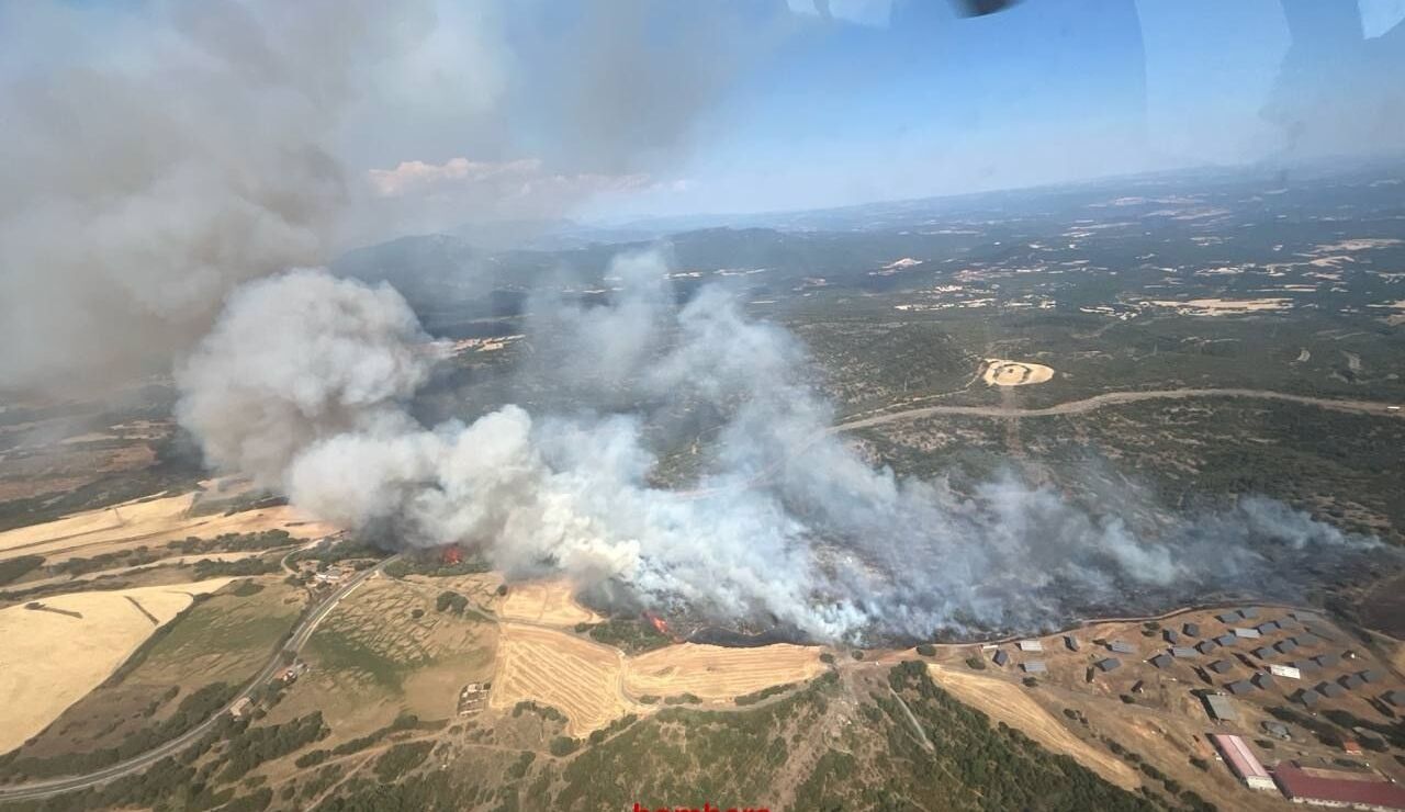 Uno de los tres incendios simult&aacute;neos de este lunes en Catalu&ntilde;a