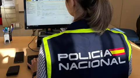 Tres menores de edad son detenidos por difundir imágenes sexuales de compañeras de clase generadas con inteligencia artificial Los varones son investigados por la Fiscalía de Menores de Murcia