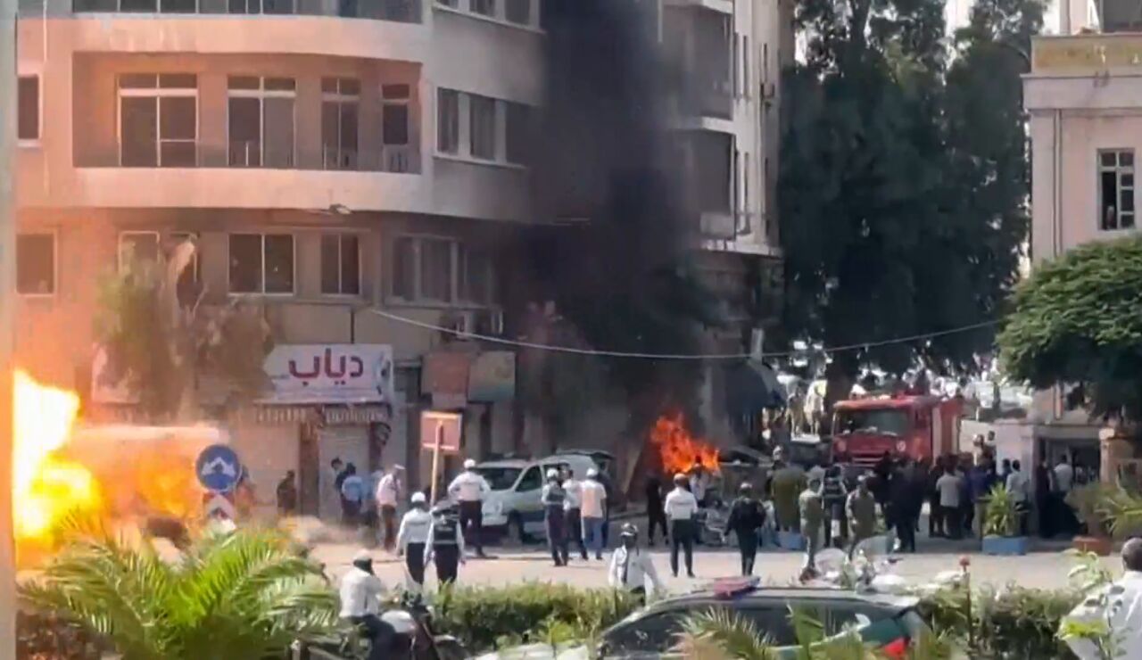 Varias explosiones agitan Damasco cerca del hotel donde se aloja Macron en su viaje a Siria