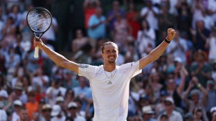 Alexander Zverev celebra su victoria ante Taylor Fritz en Wimbledon