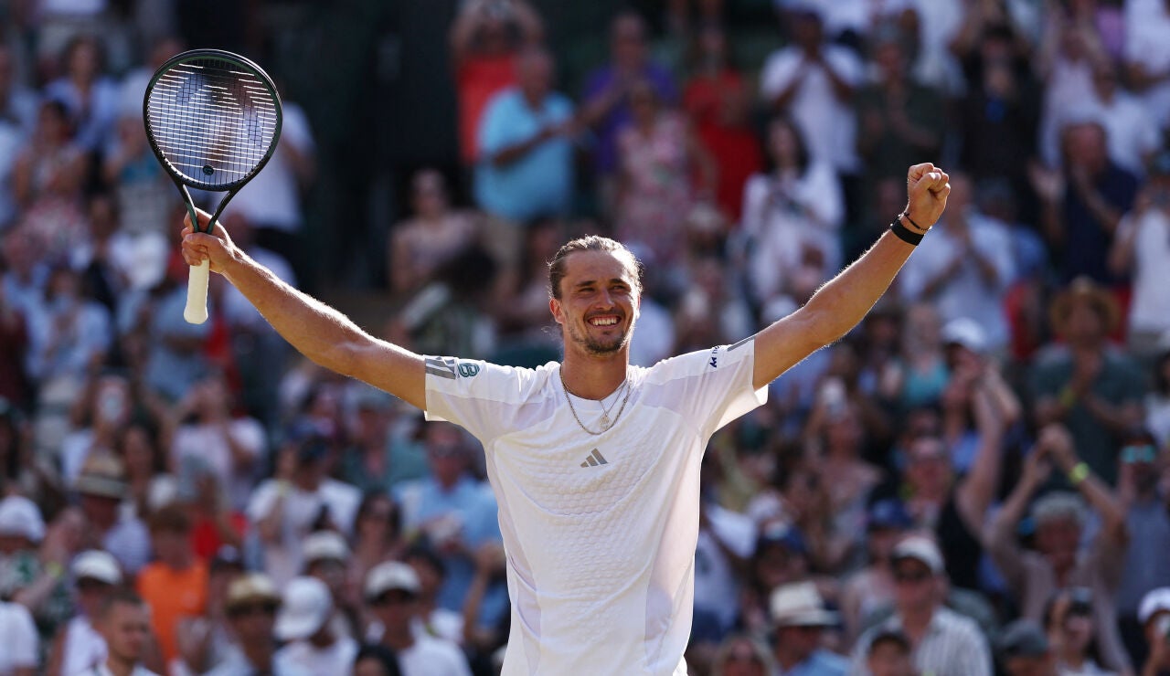 Alexander Zverev celebra su victoria ante Taylor Fritz en Wimbledon
